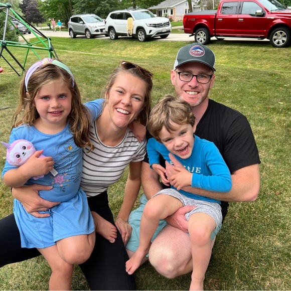 Meet your Posher, Amber - Picture 1 of 1